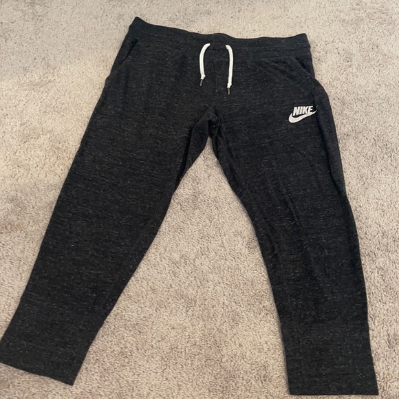 Nike Pants - Capri dark heather gray Nike pants